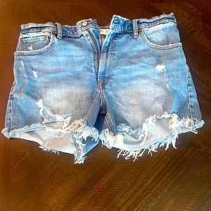 Abercrombie 4” Mom Short High-rise